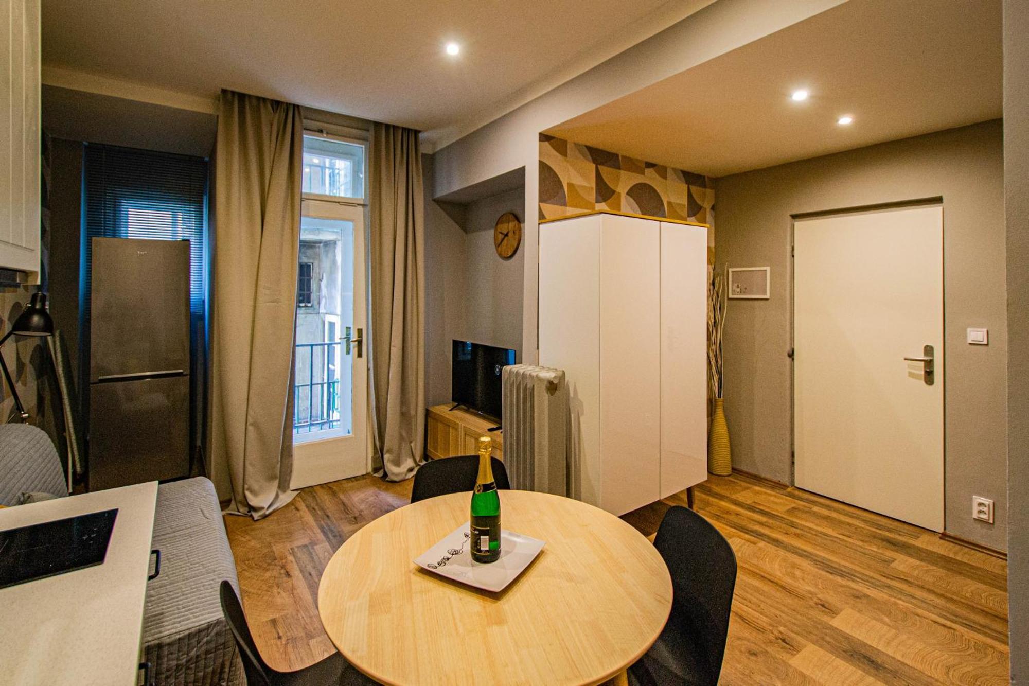 Cozy Studio In The Main City Center ปราก ภายนอก รูปภาพ